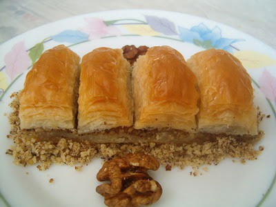 online pastane Essiz lezzette 1 kilo cevizli baklava  Antalya Melisa cicek , cicekci 